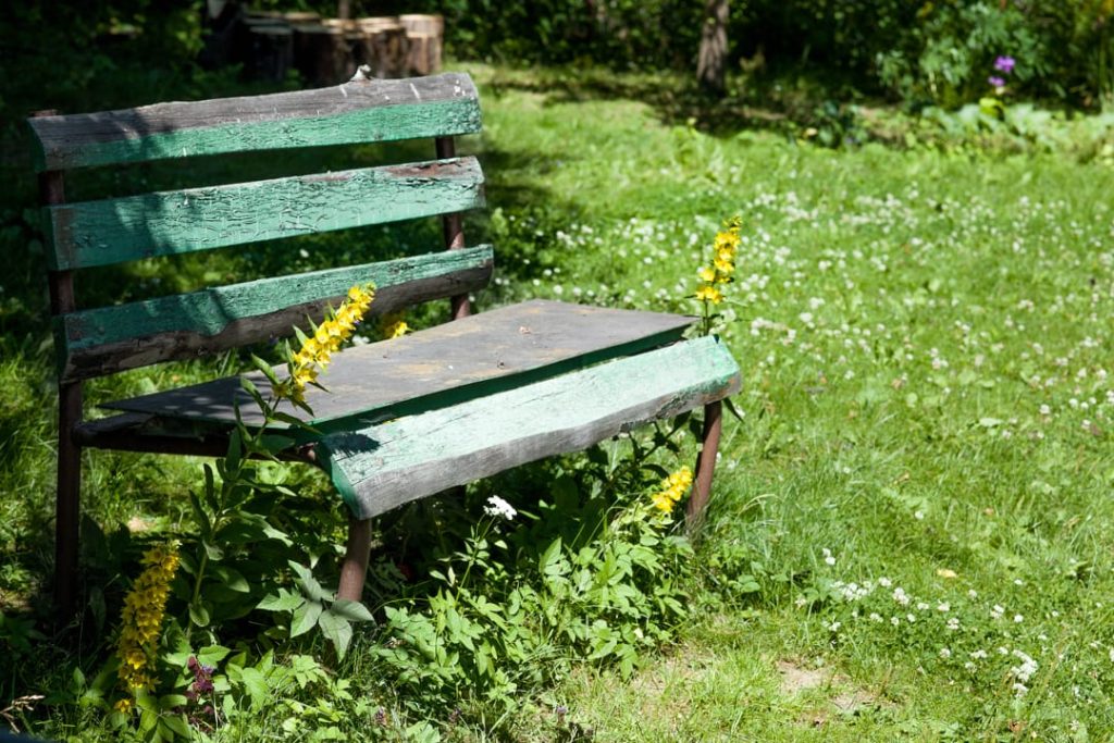 Tuin meubels versleten bank